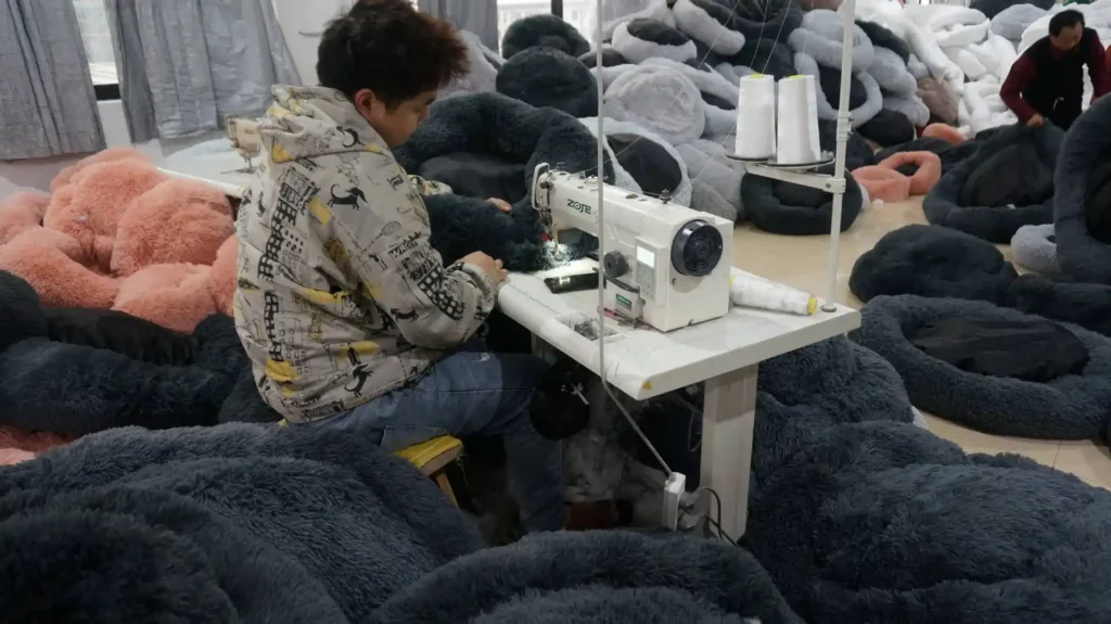 wholesale pet supplies banner of Home Wholesale Pet Supplies Factory – Custom Pet Beds & Harnesses